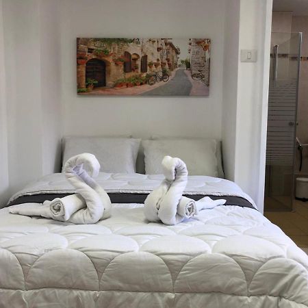Hotel Room Service بات يام المظهر الخارجي الصورة