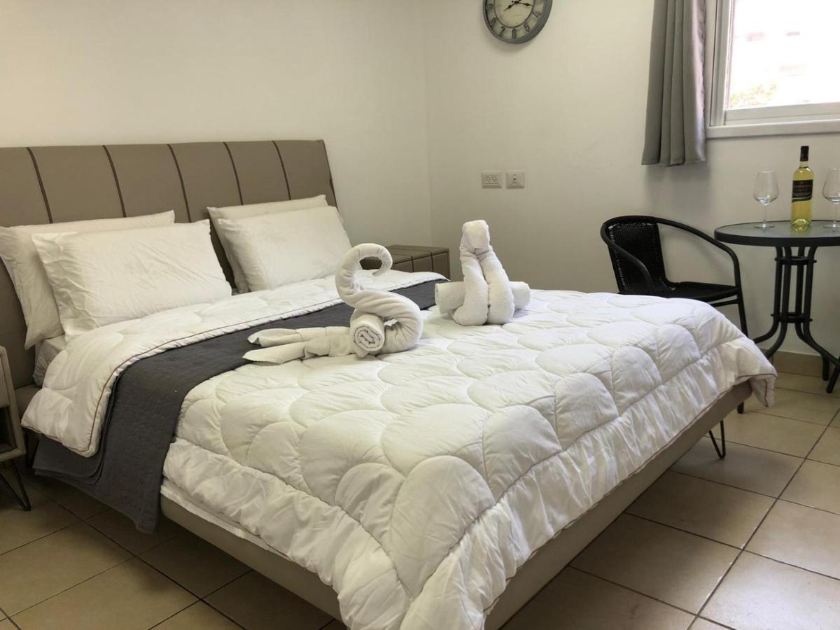 Hotel Room Service بات يام المظهر الخارجي الصورة