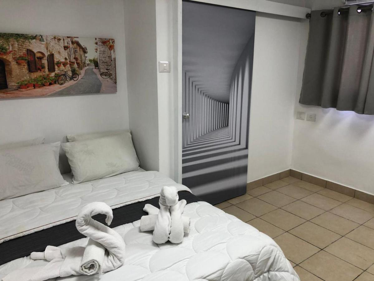 Hotel Room Service بات يام المظهر الخارجي الصورة