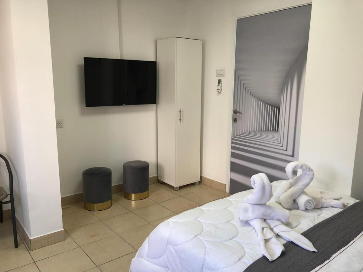 Hotel Room Service بات يام المظهر الخارجي الصورة