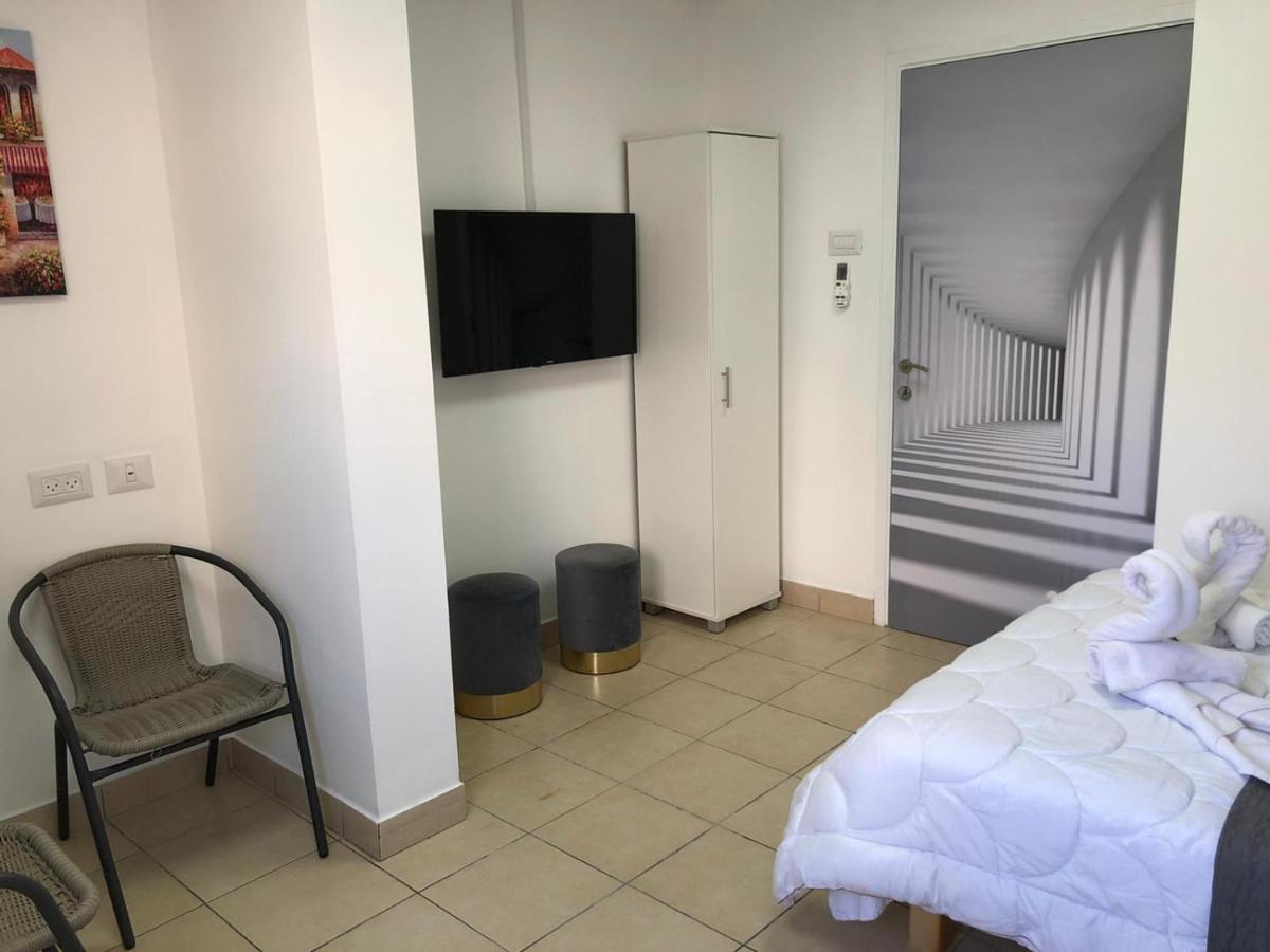 Hotel Room Service بات يام المظهر الخارجي الصورة