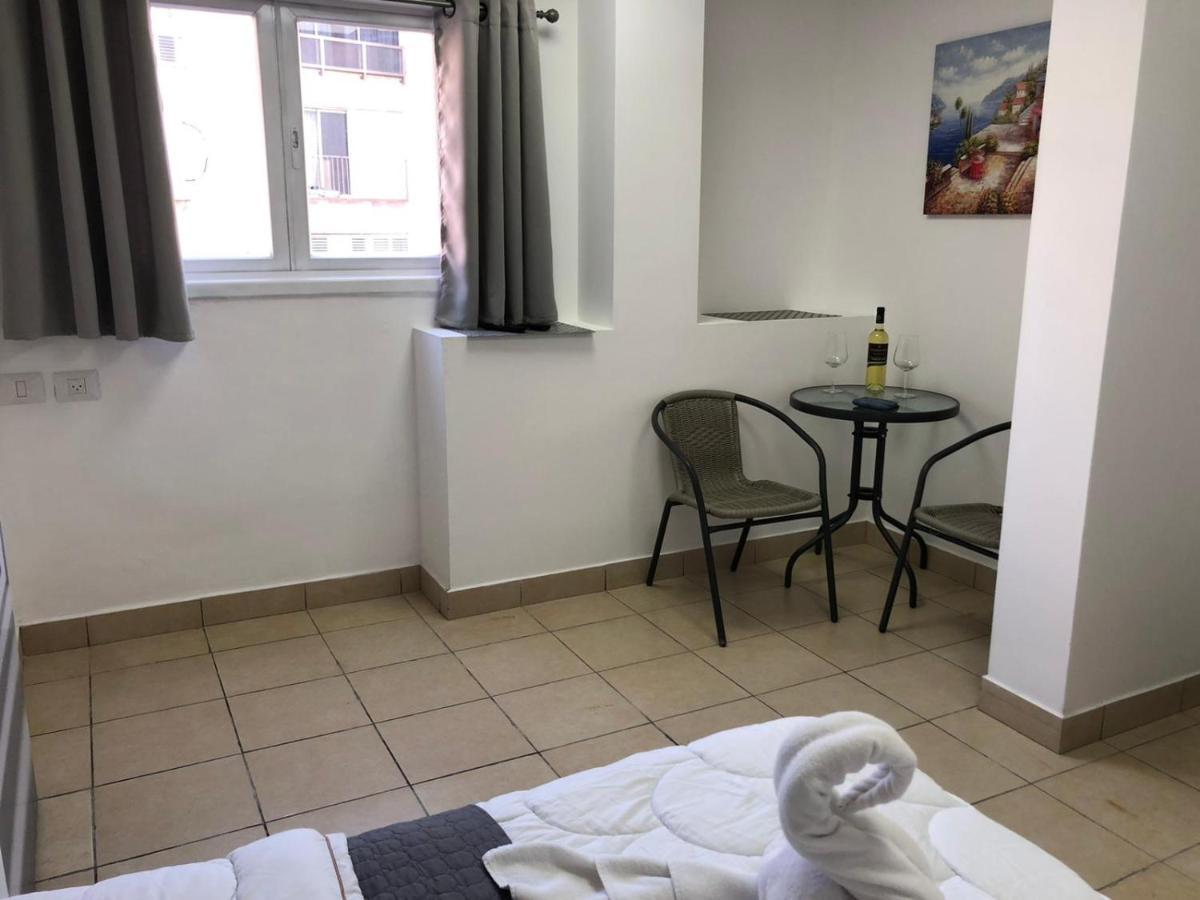 Hotel Room Service بات يام المظهر الخارجي الصورة