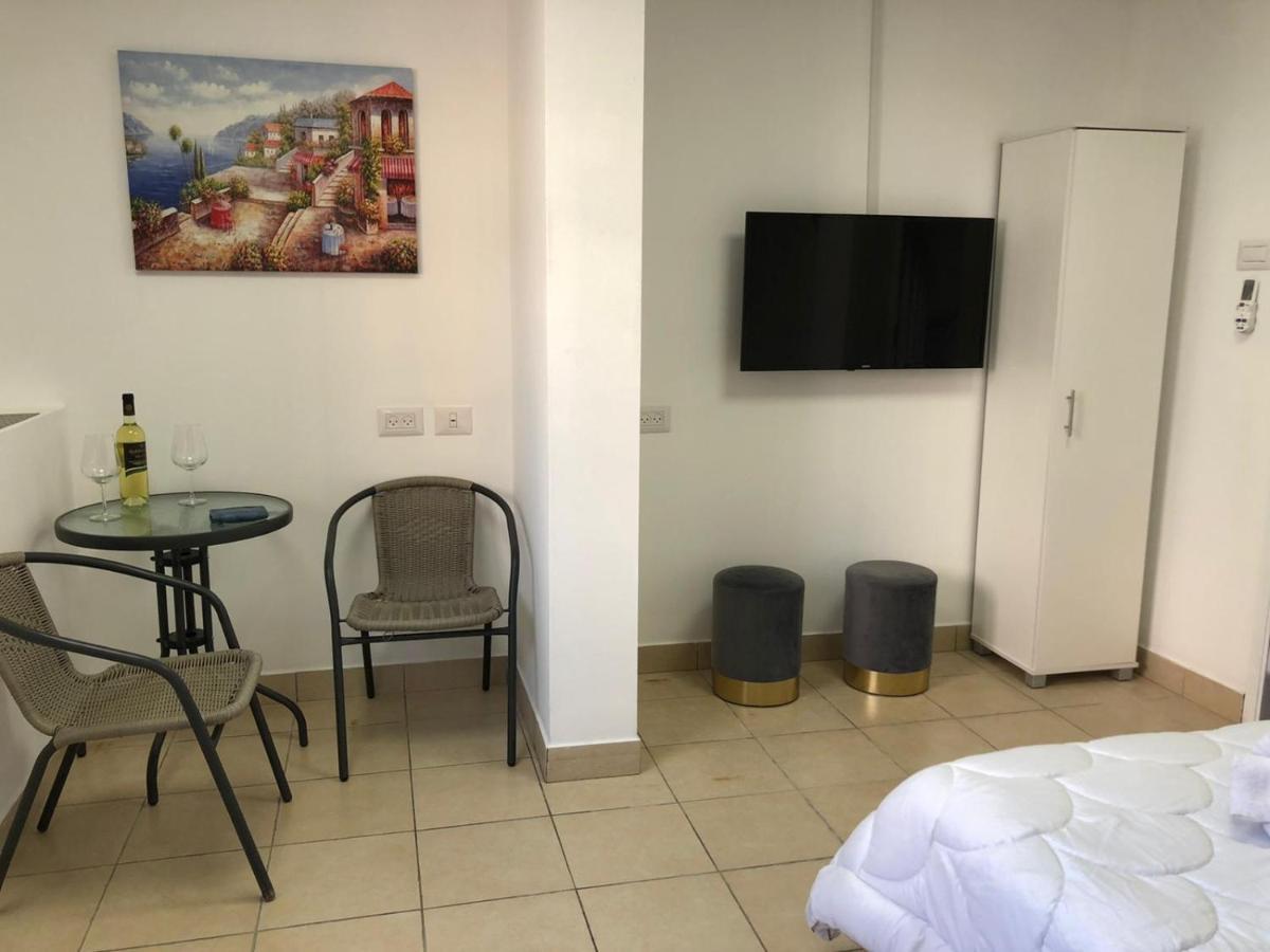 Hotel Room Service بات يام المظهر الخارجي الصورة