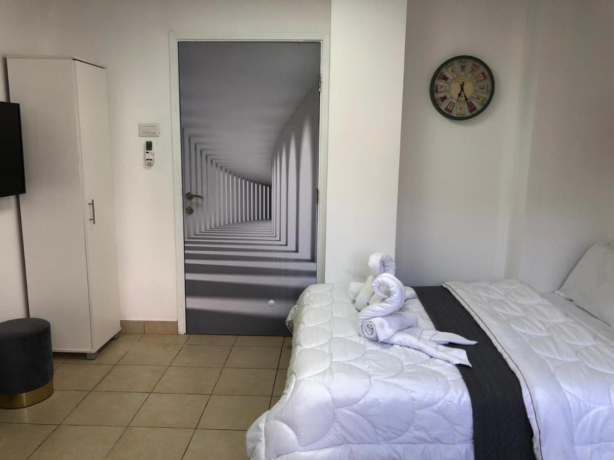 Hotel Room Service بات يام المظهر الخارجي الصورة